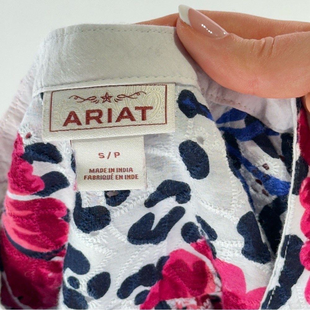 Ariat women’s eyelet blouse bold floral and animal print oversized size small - Picture 10 of 12